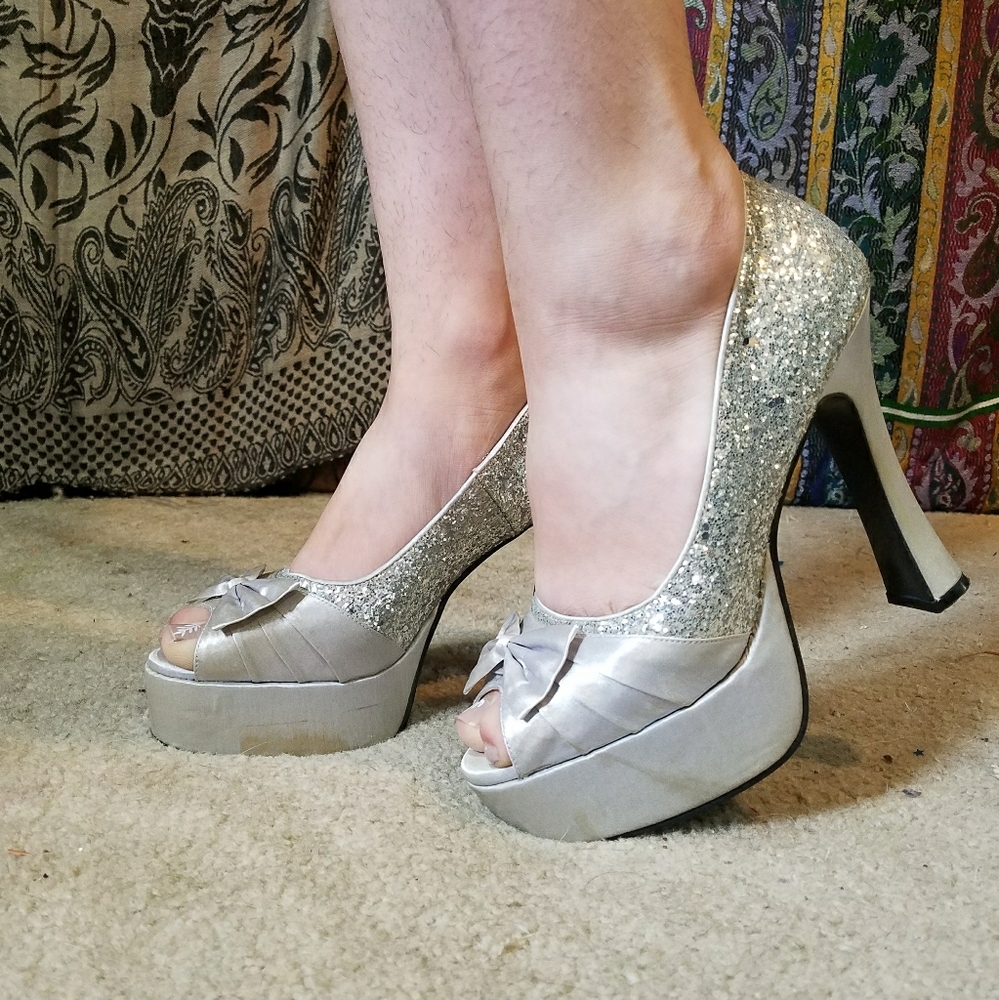 Silver party pumps